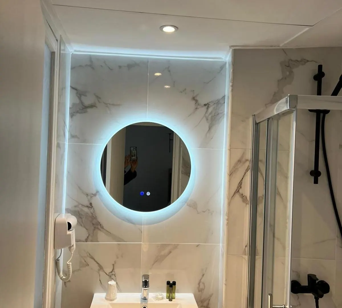Lebron Hotel