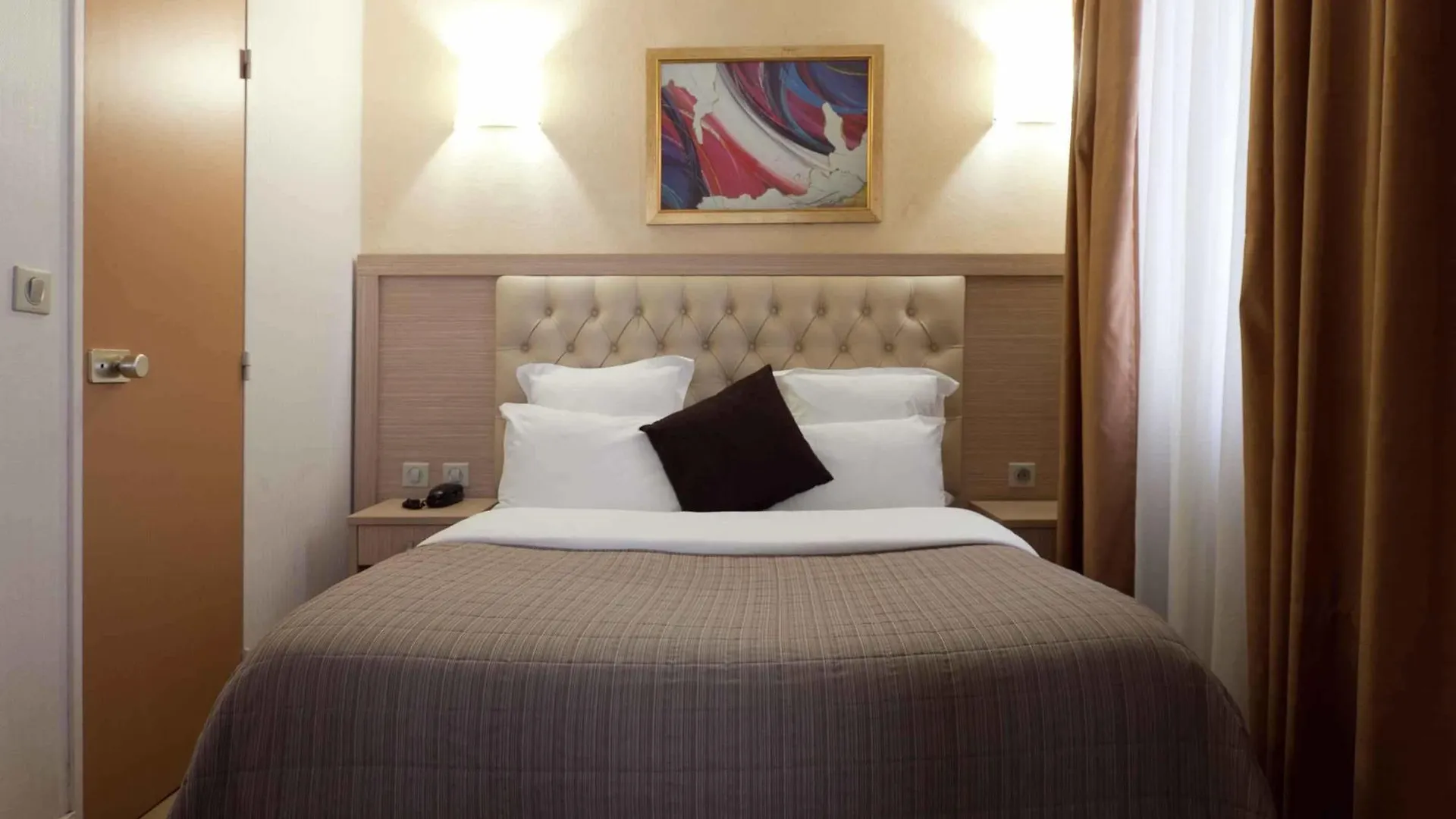 Lebron Hotel